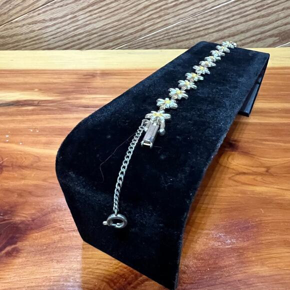 Vintage Delicate Silver Tone Painted White Daisy Floral Tennis Bracelet Extender - Picture 3 of 9